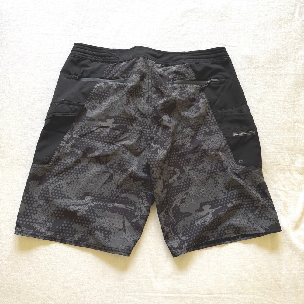 Pelagic High Performance Fishing Board Shorts 34 Grey Black Camo P012123-00 - Picture 3 of 6